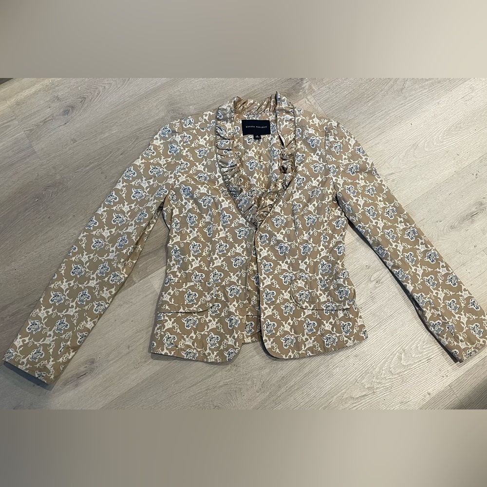 Banana Republic Chic for fall! Ruffle-neck jacket - S